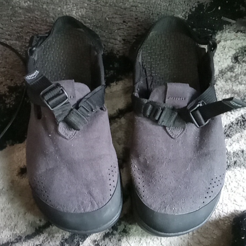 Bedrock close toed sandals